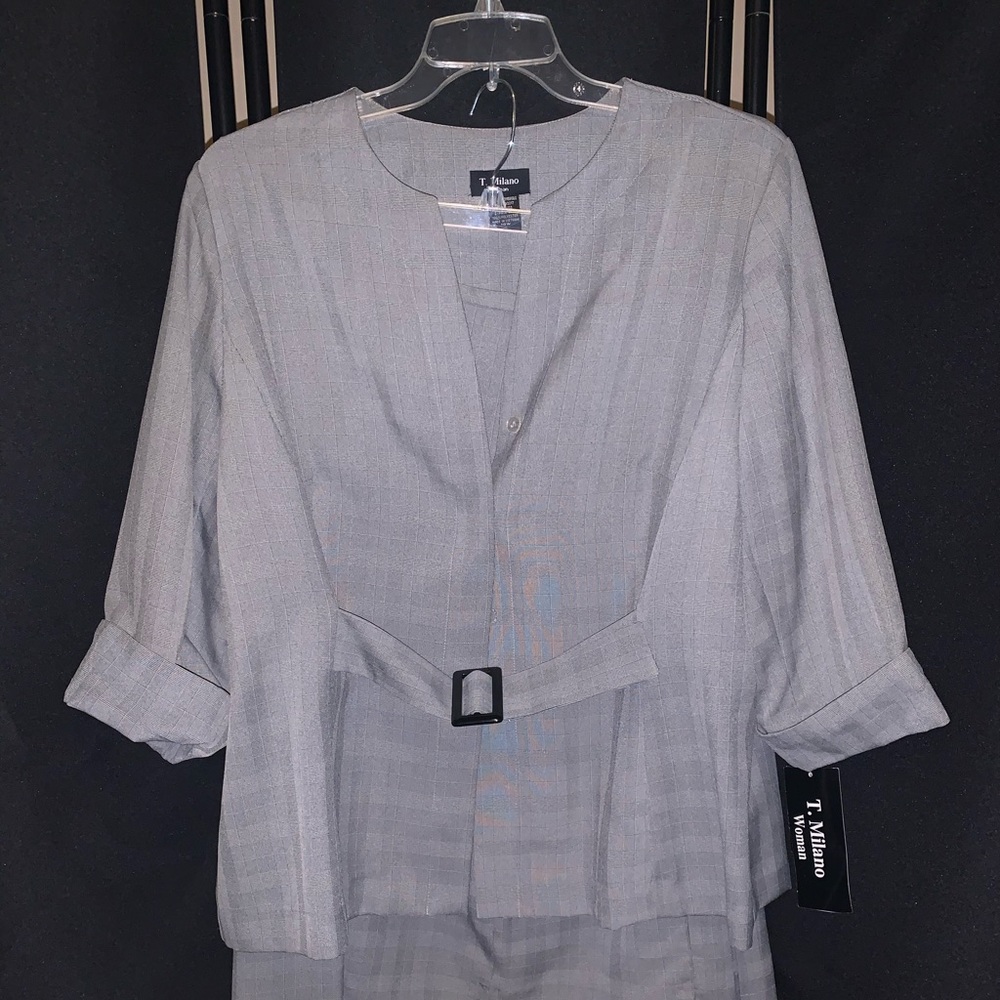 Womens Grey Business Suite with Blazer and Skirt!